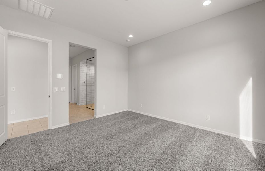 Spacious, unfurnished interior of a new home in Artisan at Asante, Surprise (Image 25).