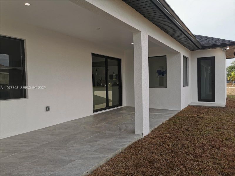 Exterior details and patio area of a home in , Cape Coral (Image 33).