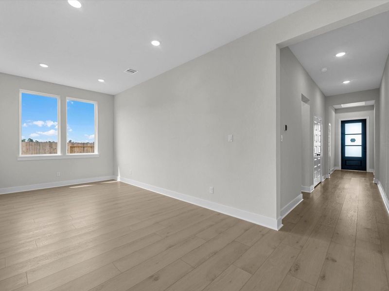 Spacious, unfurnished interior of a new home in Clopton Farms, Montgomery (Image 11).