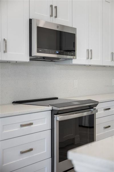 Close-up of interior finishes inside a home in , Lake Alfred (Image 15).