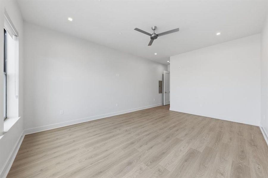 Spacious, unfurnished interior of a new home in , Dallas (Image 27).