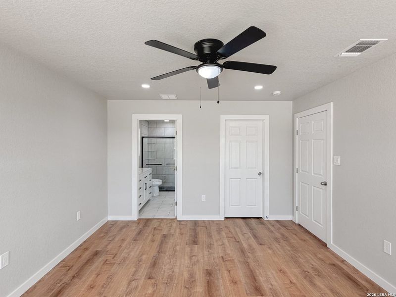 Spacious, unfurnished interior of a new home in , Spring Branch (Image 32).