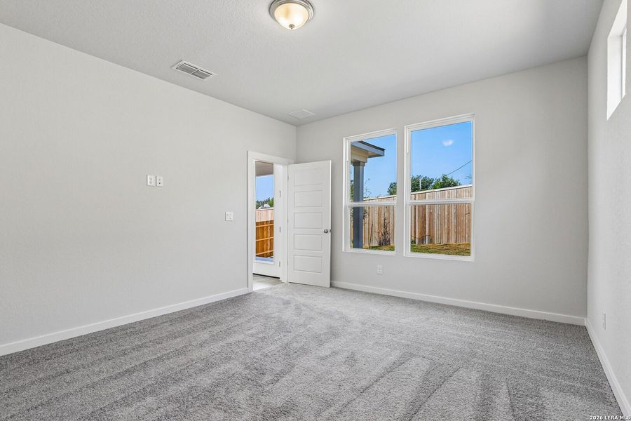 Spacious, unfurnished interior of a new home in Weston Oaks, San Antonio (Image 33).