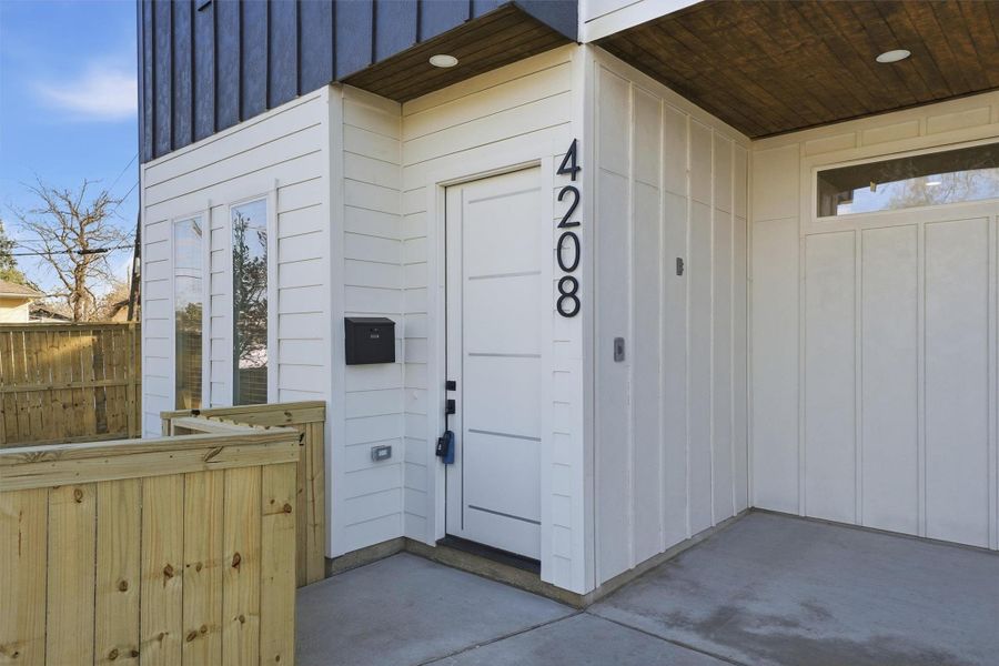 Exterior details and patio area of a home in , Houston (Image 18).