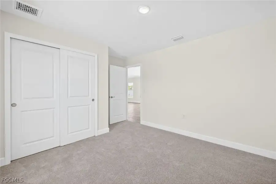 Spacious, unfurnished interior of a new home in Cape Coral, Cape Coral (Image 20).