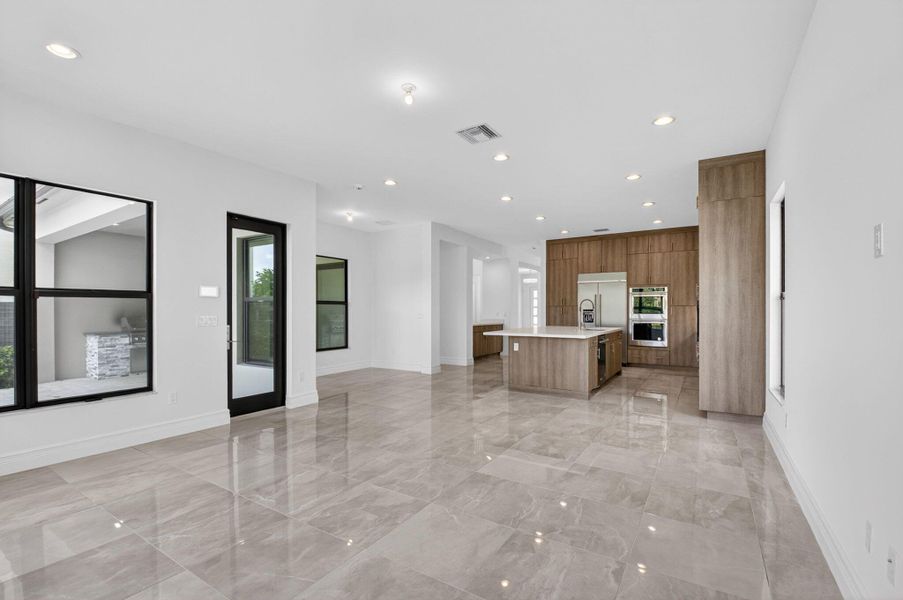 Spacious, unfurnished interior of a new home in , Boca Raton (Image 49).