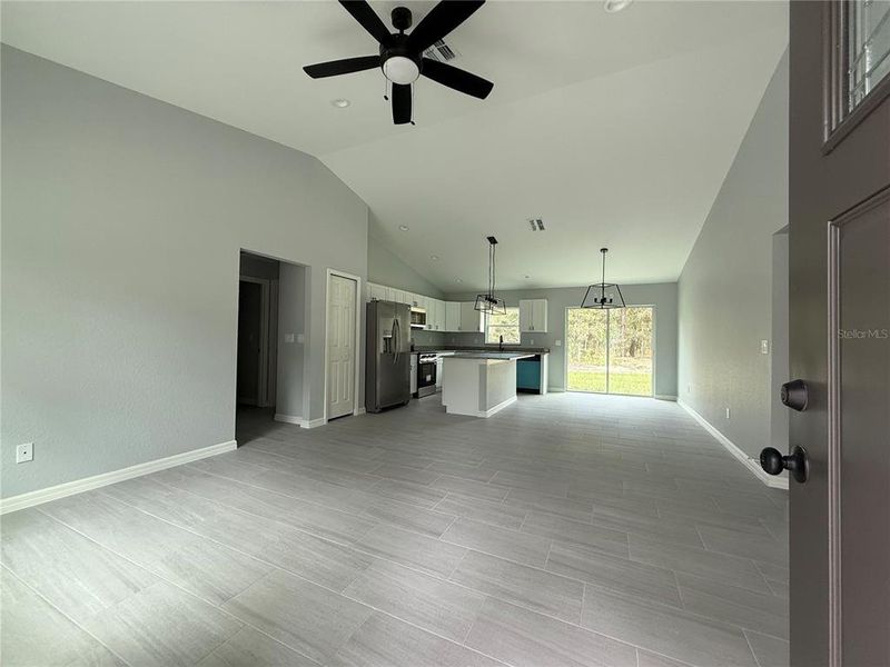 Spacious, unfurnished interior of a new home in , Ocala (Image 9).