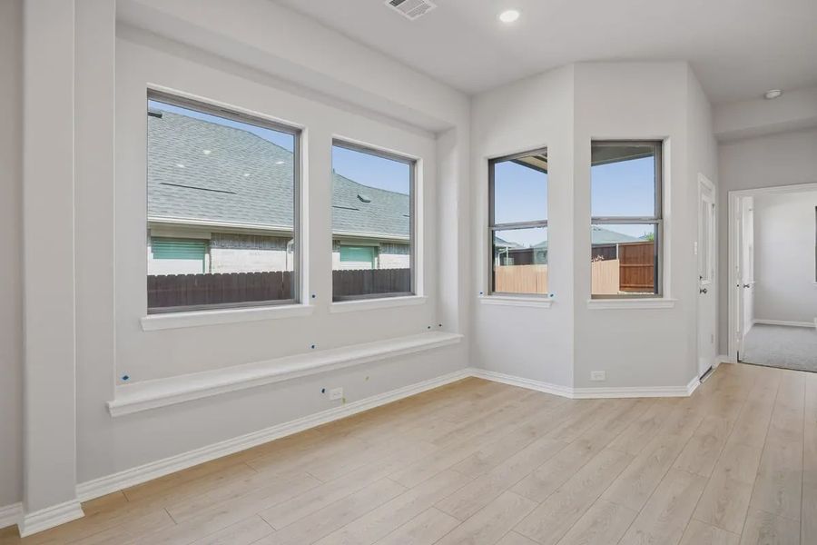 Spacious, unfurnished interior of a new home in Heartland 40's, Heartland (Image 17).