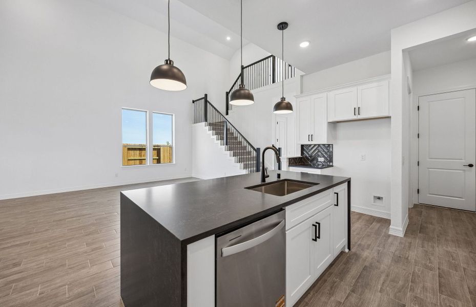 Furnished interior view inside a new home in Lago Mar, Texas City (Image 6).