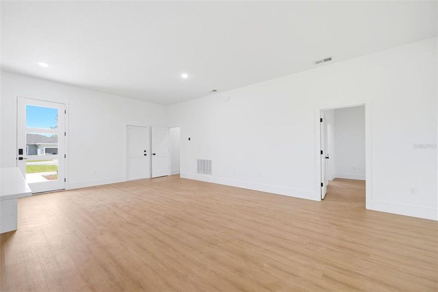 Spacious, unfurnished interior of a new home in , Ocala (Image 17).