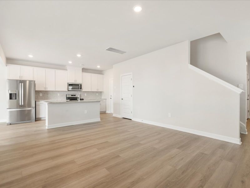 Spacious, unfurnished interior of a new home in Creek Ridge - Heritage Collection, Spartanburg (Image 5).