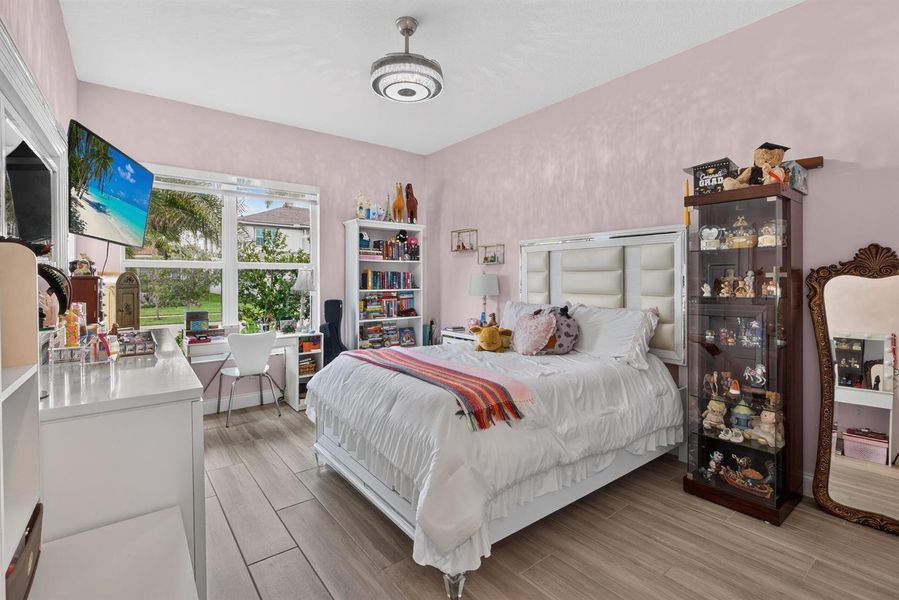 4th Bedroom w/Bath 4th Bedroom w/Bath