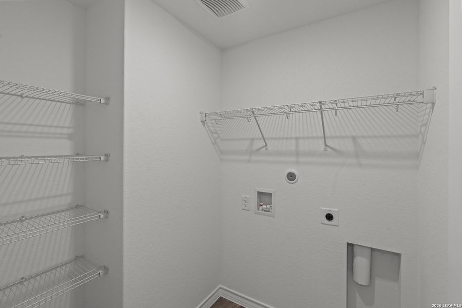 Spacious, unfurnished interior of a new home in Dove Song, Marion (Image 18).