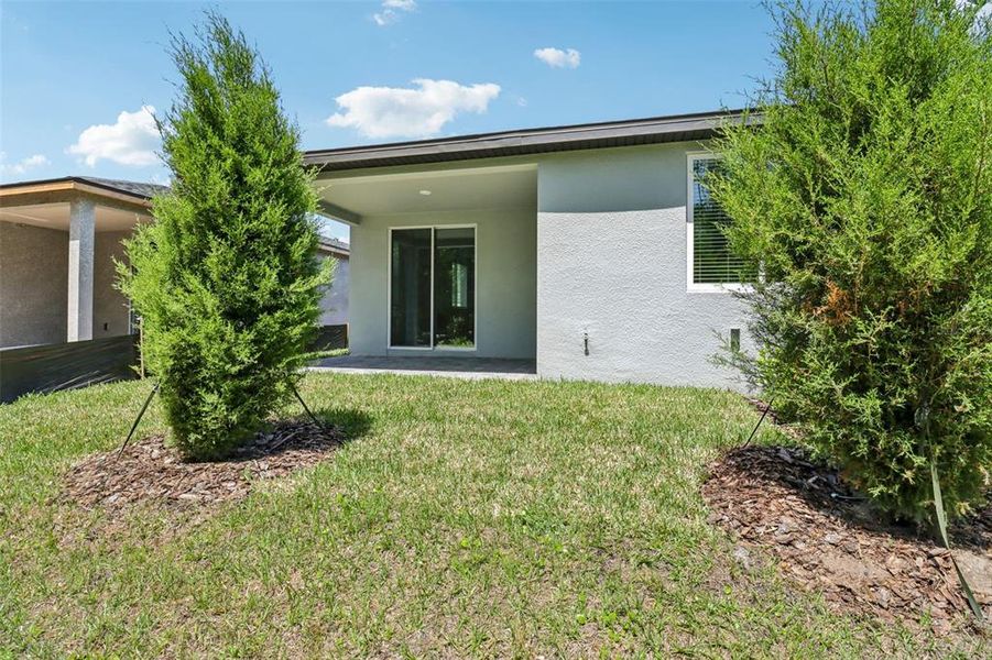 Exterior details and patio area of a home in Ridgehaven - Villas, Ormond Beach (Image 3).