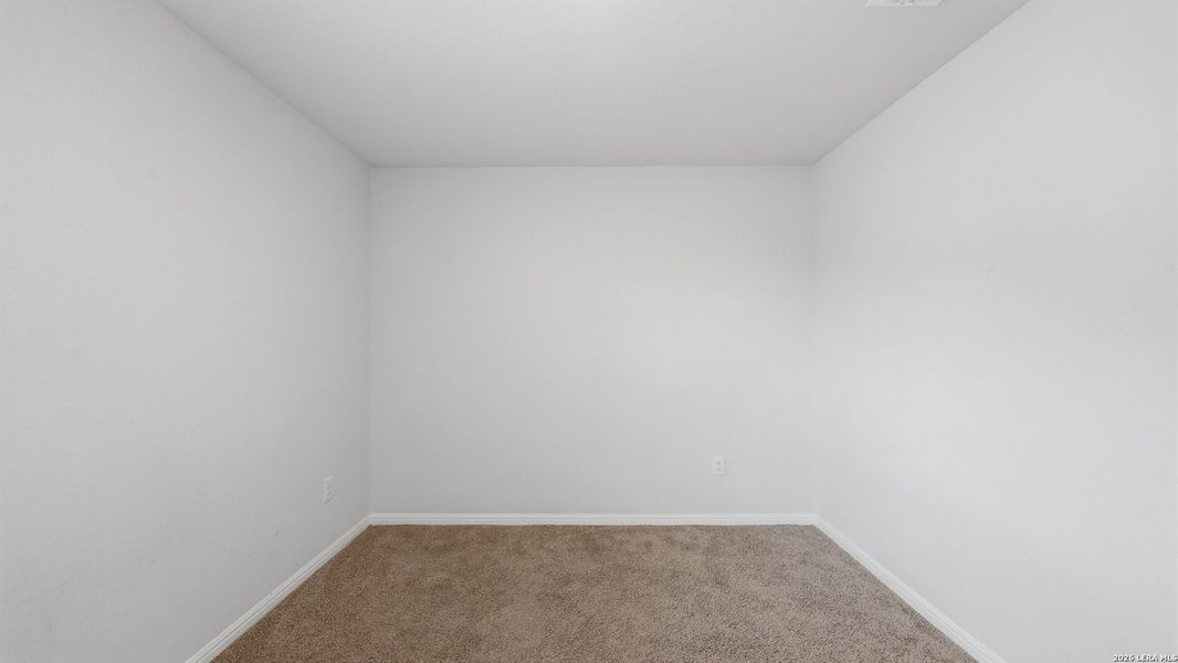 Spacious, unfurnished interior of a new home in Heather Glen, New Braunfels (Image 26).