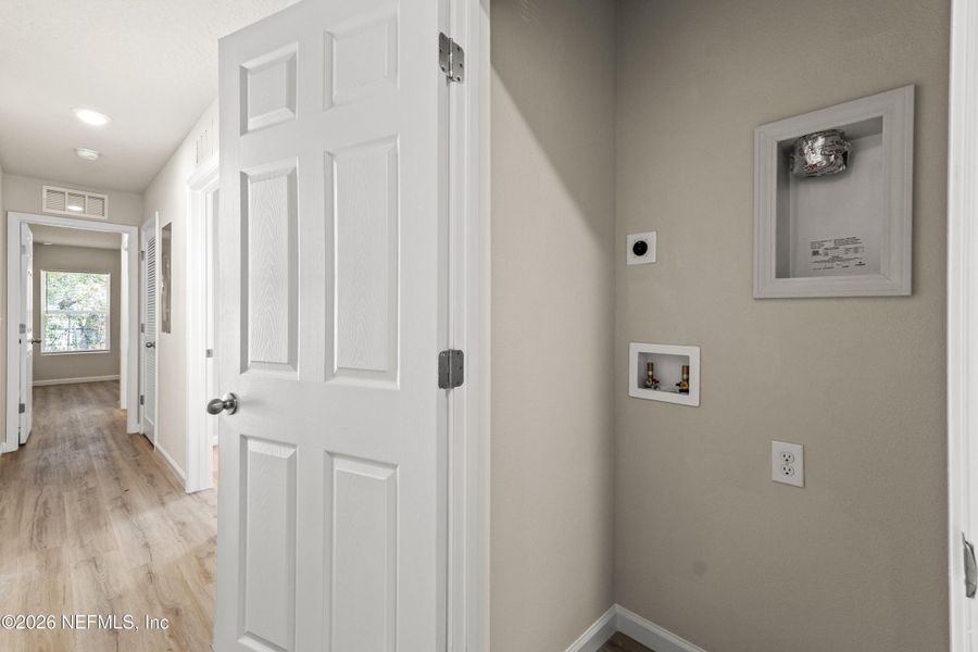 Spacious, unfurnished interior of a new home in , Jacksonville (Image 19).