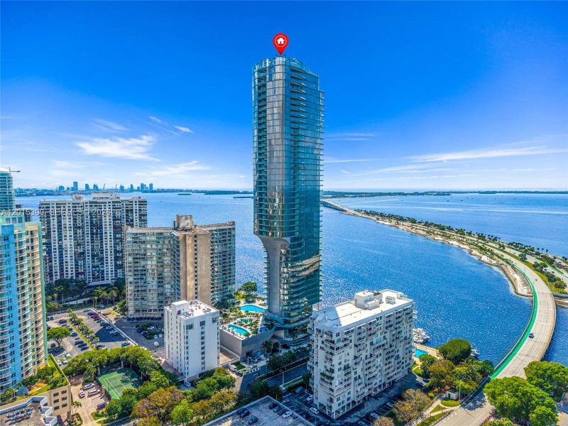 Condo located in Miami, FL showcasing its design and architecture (Image 43).
