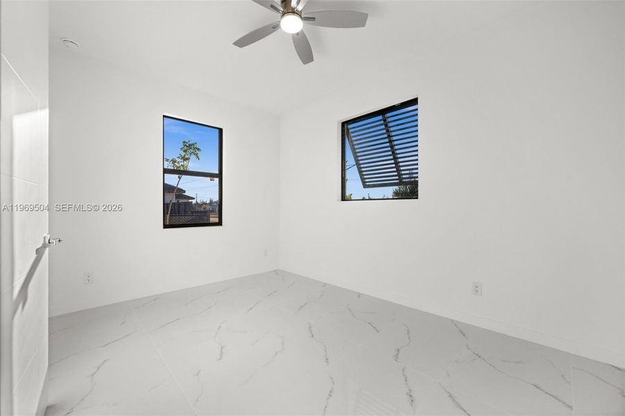 Spacious, unfurnished interior of a new home in , Cape Coral (Image 34).
