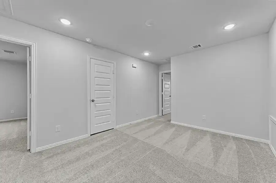 Spacious, unfurnished interior of a new home in Rolling Ridge, Van Alstyne (Image 20).