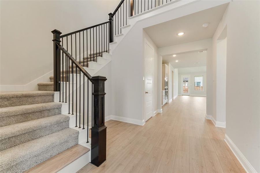 Spacious, unfurnished interior of a new home in Villages of Creekwood, Frisco (Image 36).