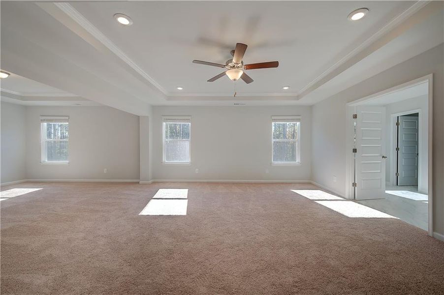 Spacious, unfurnished interior of a new home in Riverbend Overlook, Fayetteville (Image 31).