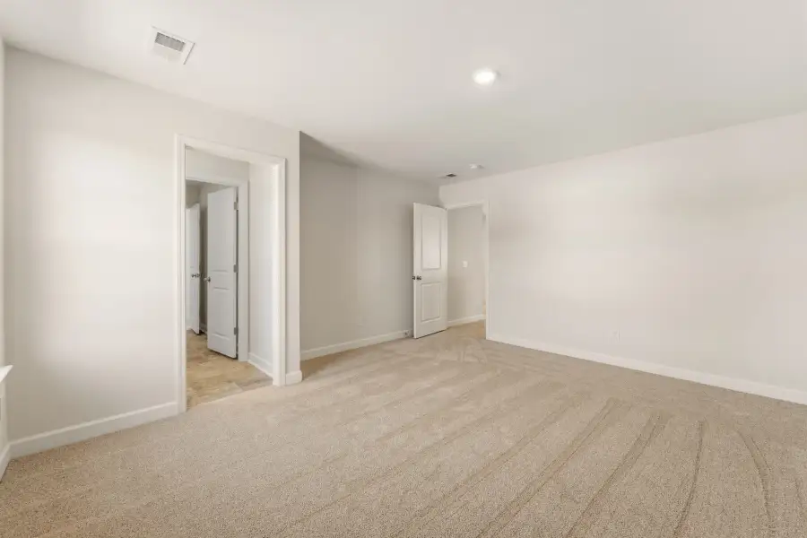 Spacious, unfurnished interior of a new home in Ridgecrest at Midway, Anderson (Image 35).