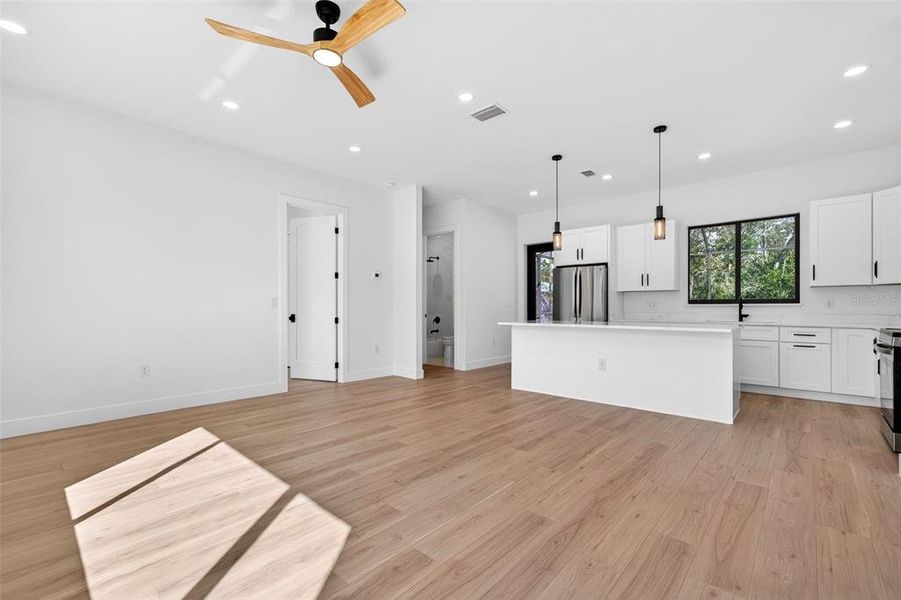 Spacious, unfurnished interior of a new home in , Port Charlotte (Image 22).