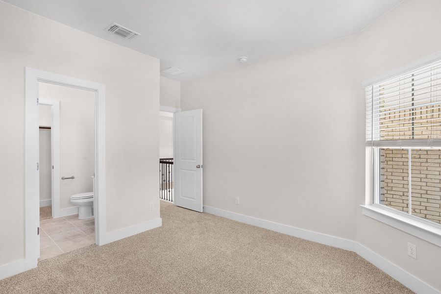 Spacious, unfurnished interior of a new home in Santa Rita Ranch, Liberty Hill (Image 27).