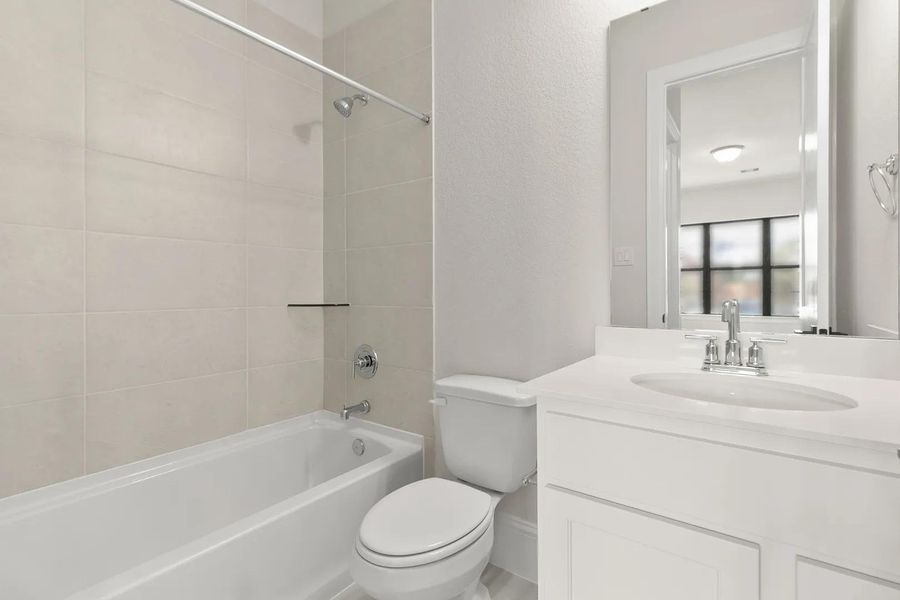 Brynlee II G Bathroom 3