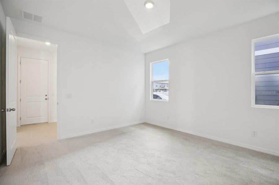 Spacious, unfurnished interior of a new home in , Winter Garden (Image 44).