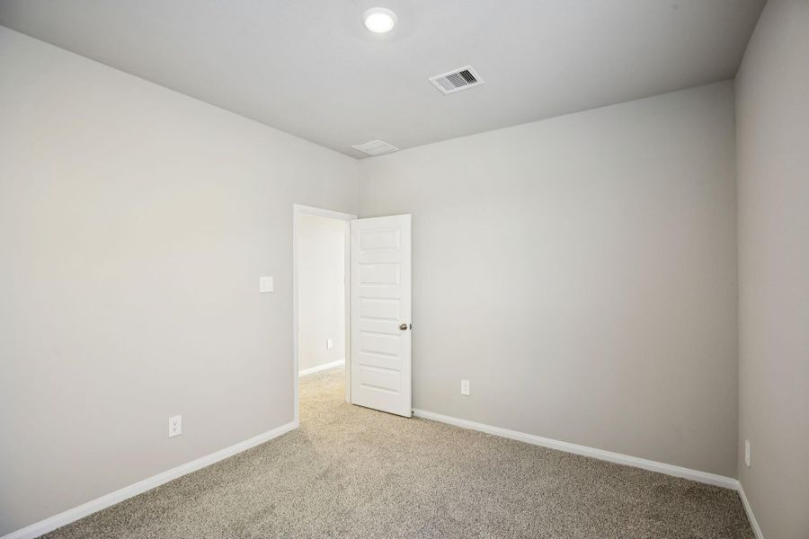 Spacious, unfurnished interior of a new home in Kemah Crossing - Luxe Series, Kemah (Image 22).