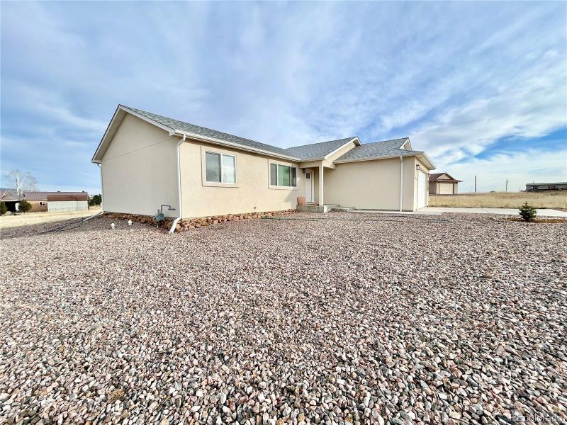 Exterior details and patio area of a home in , Colorado City (Image 4).