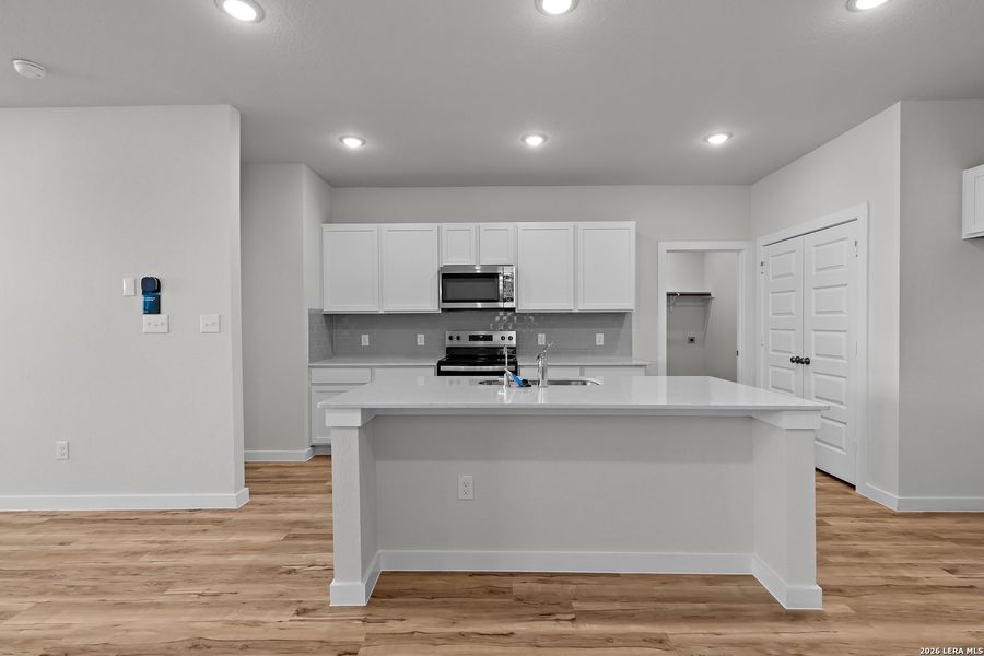 Furnished interior view inside a new home in Mesa Vista, San Antonio (Image 9).
