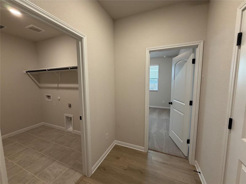 Spacious, unfurnished interior of a new home in Willow Springs, Buda (Image 23). Spacious, unfurnished interior of a new home in Willow Springs, Buda (Image 23).