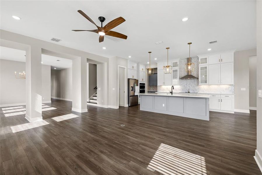 Spacious, unfurnished interior of a new home in , Winter Garden (Image 63).