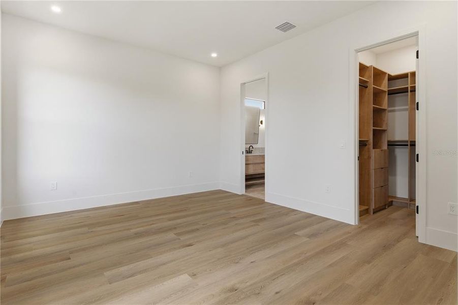 Spacious, unfurnished interior of a new home in , Clermont (Image 21). Spacious, unfurnished interior of a new home in , Clermont (Image 21).