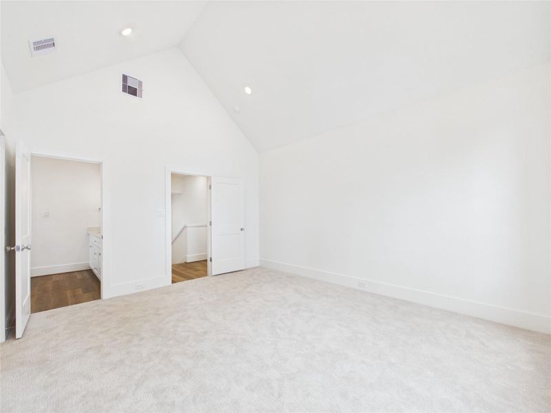 Spacious, unfurnished interior of a new home in , Houston (Image 14).