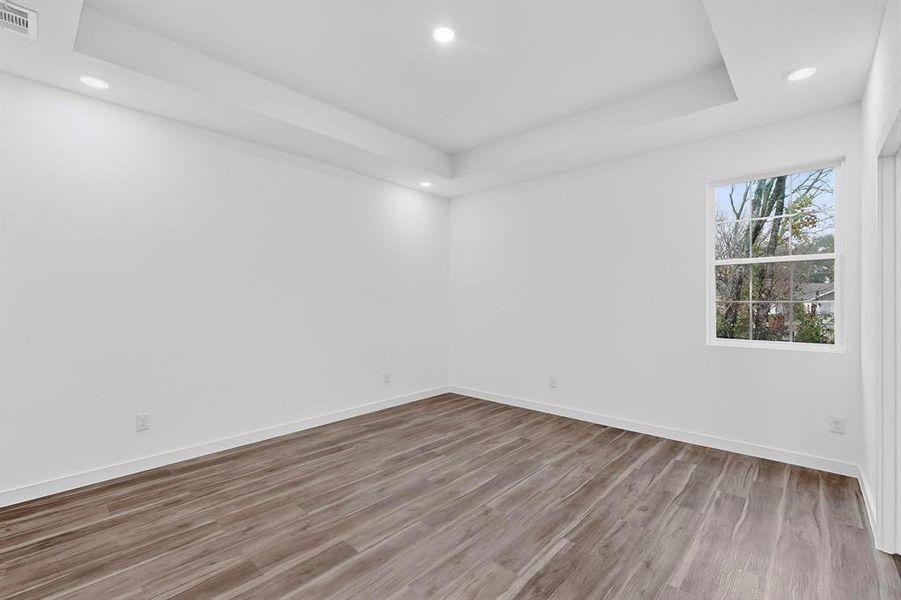Spacious, unfurnished interior of a new home in , Dallas (Image 14).