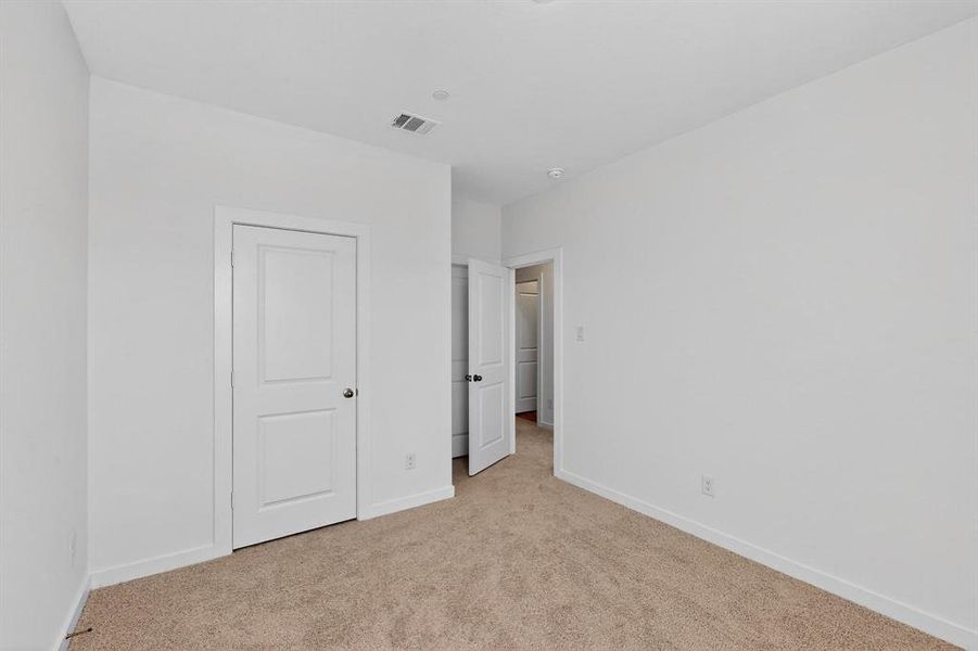 Spacious, unfurnished interior of a new home in Solterra Texas, Mesquite (Image 21).