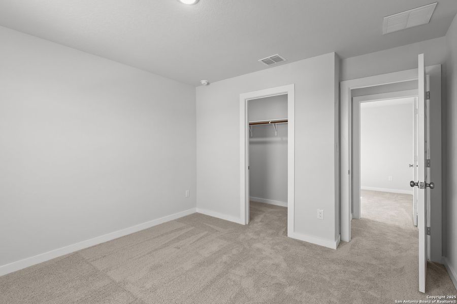 Spacious, unfurnished interior of a new home in Cinco Lakes, San Antonio (Image 35).