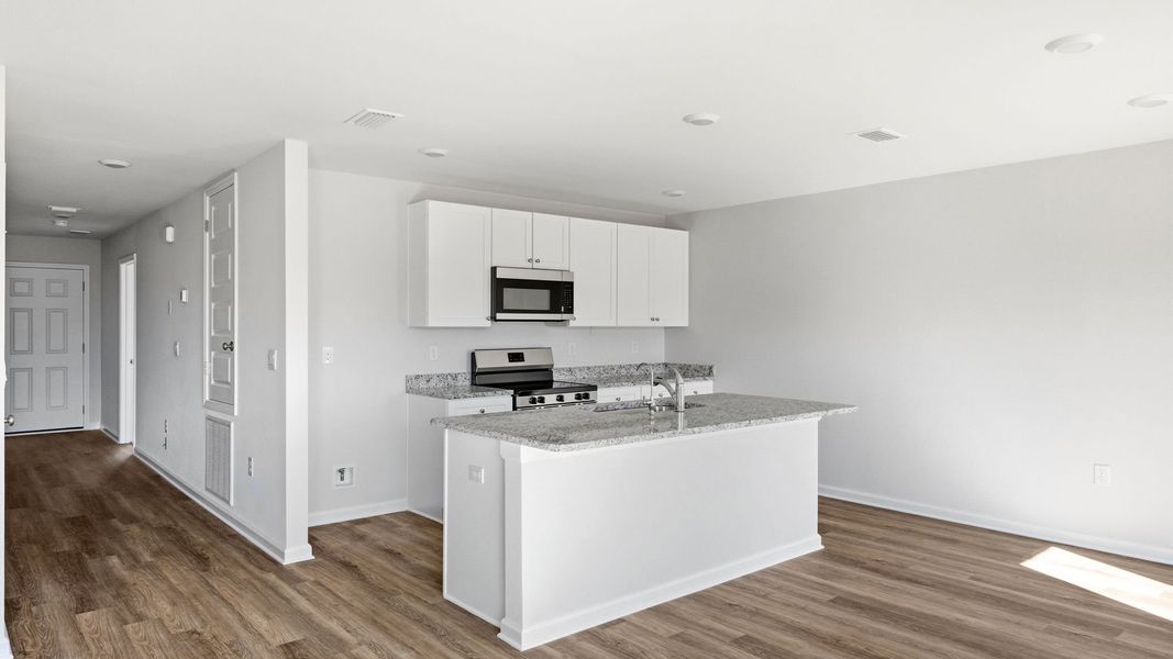 Furnished interior view inside a new home in Liberty, Panama City (Image 8).