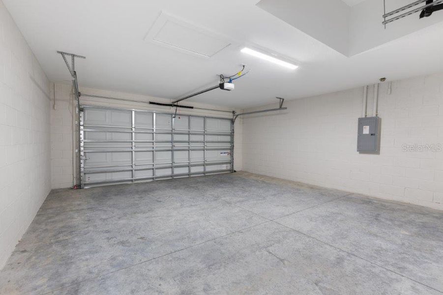 Spacious, unfurnished interior of a new home in , Citrus Springs (Image 13).