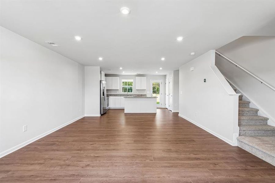 Spacious, unfurnished interior of a new home in Somerset, Santee (Image 11).