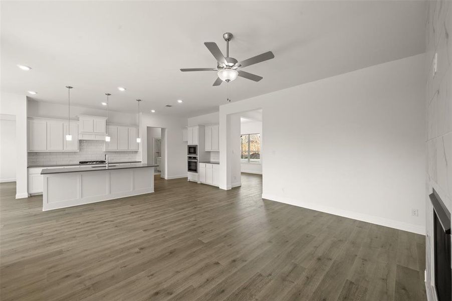 947 Richard Pittman- Living Room (1) 947 Richard Pittman- Living Room (1)