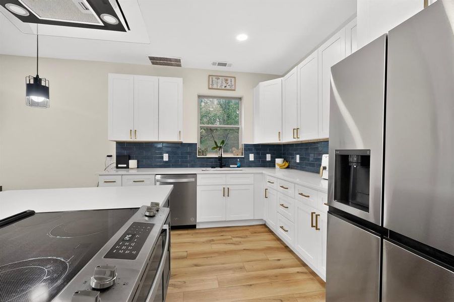 Furnished interior view inside a new home in , Mabank (Image 27).