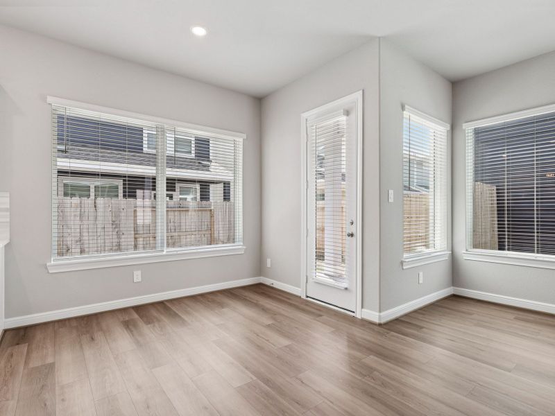 Spacious, unfurnished interior of a new home in Kemah Crossing - Luxe Series, Kemah (Image 14).