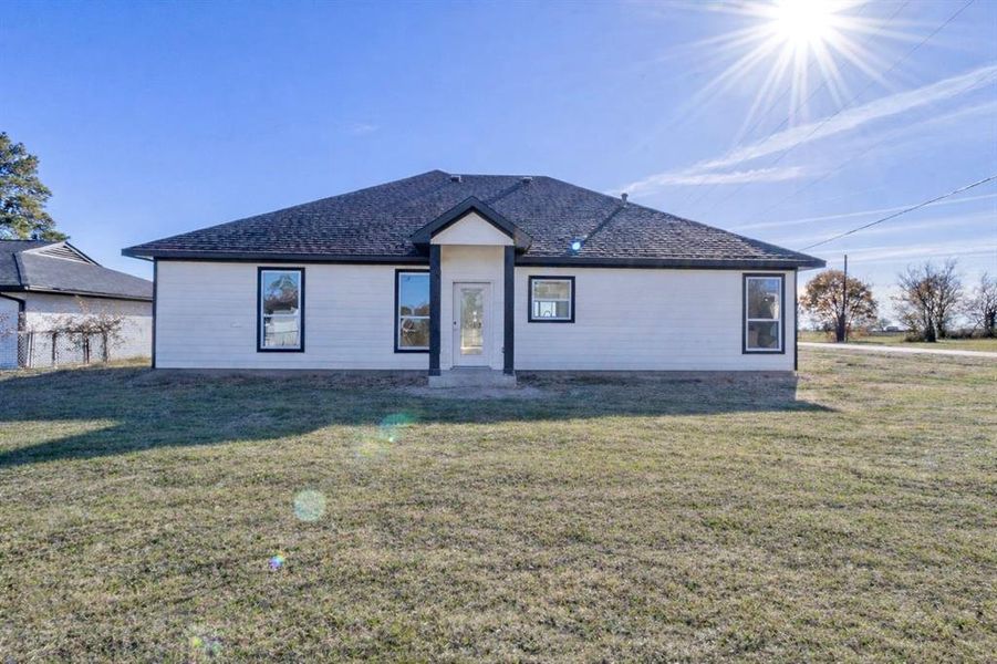 Exterior details and patio area of a home in , Trinidad (Image 3).