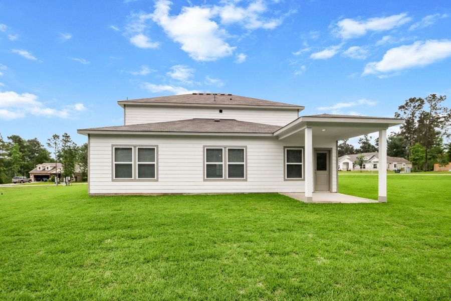 Exterior details and patio area of a home in Oakwood Ranch, Willis (Image 3).