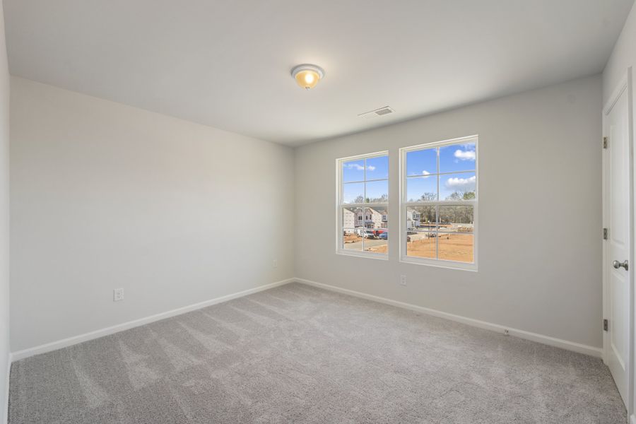 Spacious, unfurnished interior of a new home in Richmond Hill, Inman (Image 22).