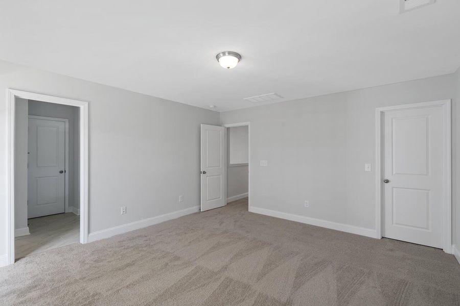 Spacious, unfurnished interior of a new home in Sweetgrass Station, Summerville (Image 33).